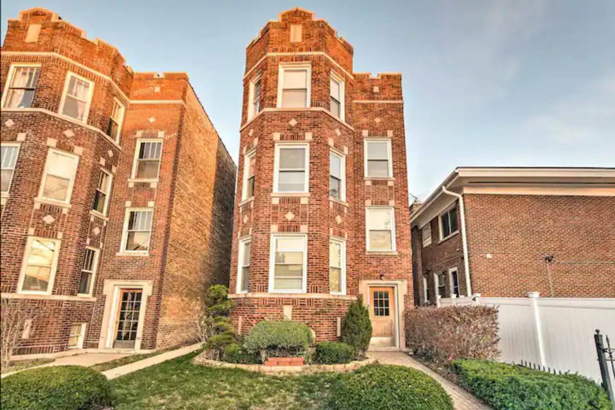 Property Photo: 5413 N Artesian Avenue IL 60625