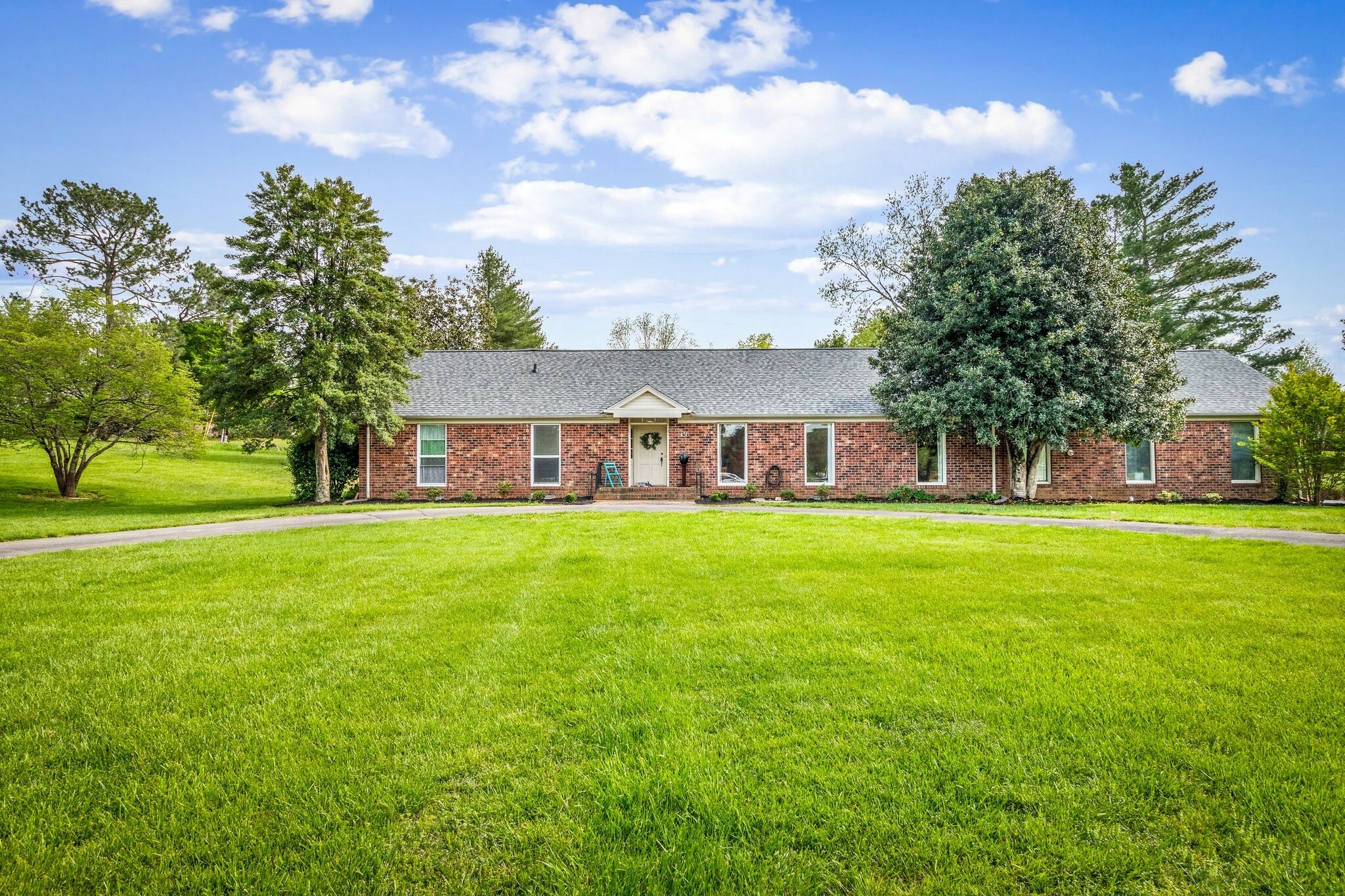 Property Photo: 431 Kimberly Dr TN 37043