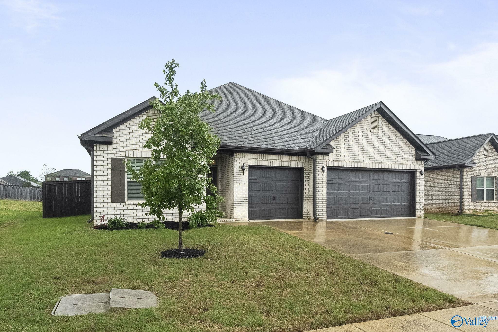 Property Photo: 102 Holly Fern Drive AL 35749