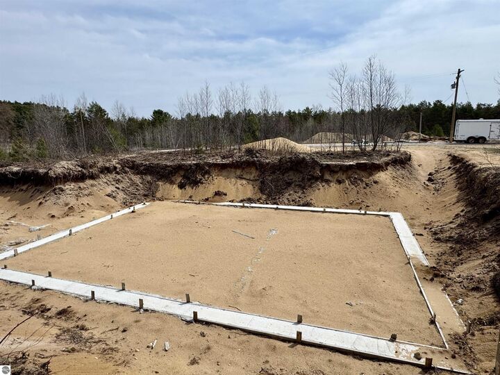 Property Photo:  2406 E 32 Road  MI 49601 