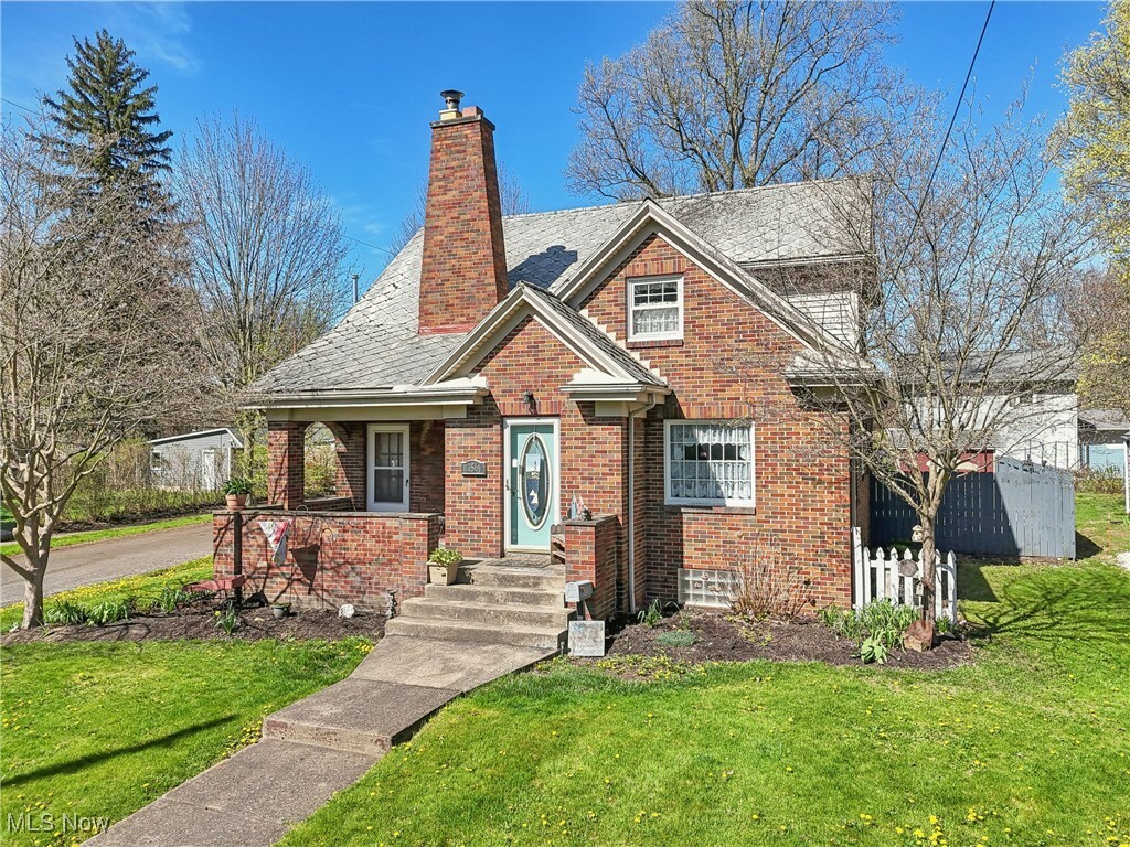 Property Photo: 156 Gates Street OH 44230