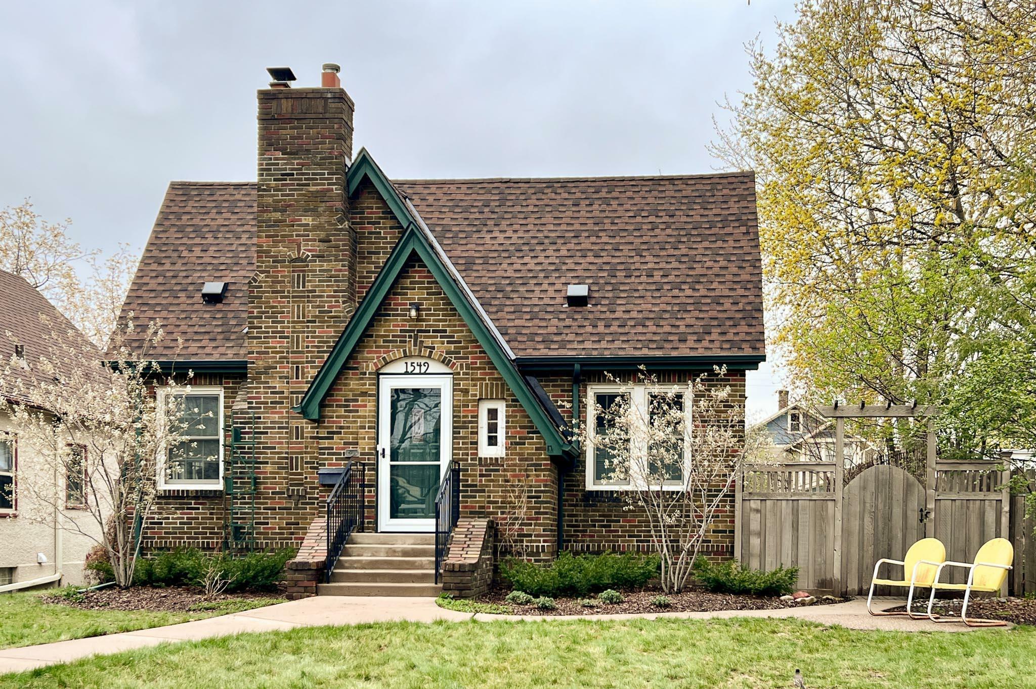 Property Photo: 1549 Simpson Street MN 55108