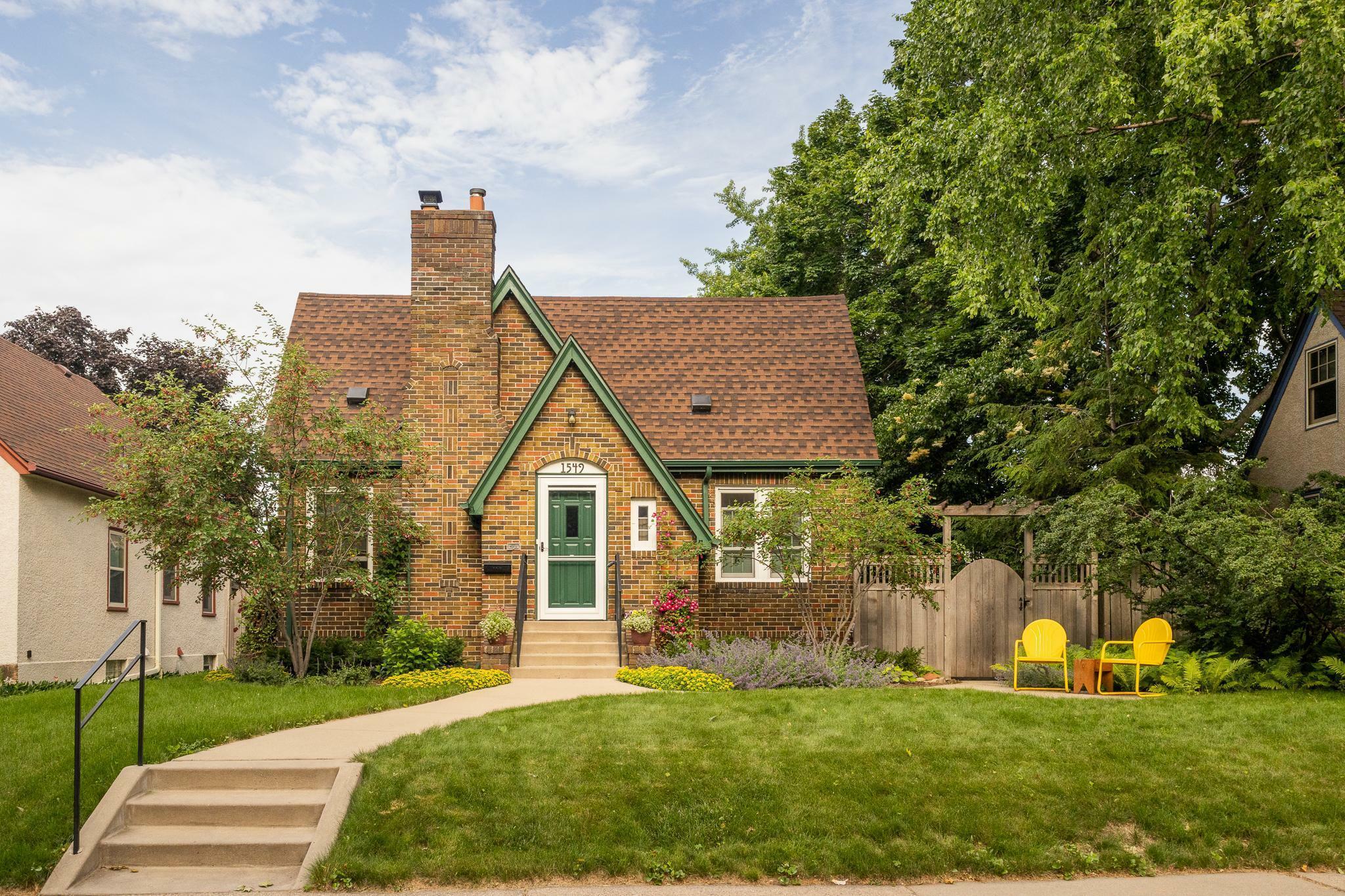 Property Photo: 1549 Simpson Street MN 55108