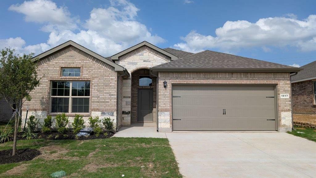 Property Photo: 1017 Traction Trail TX 76031