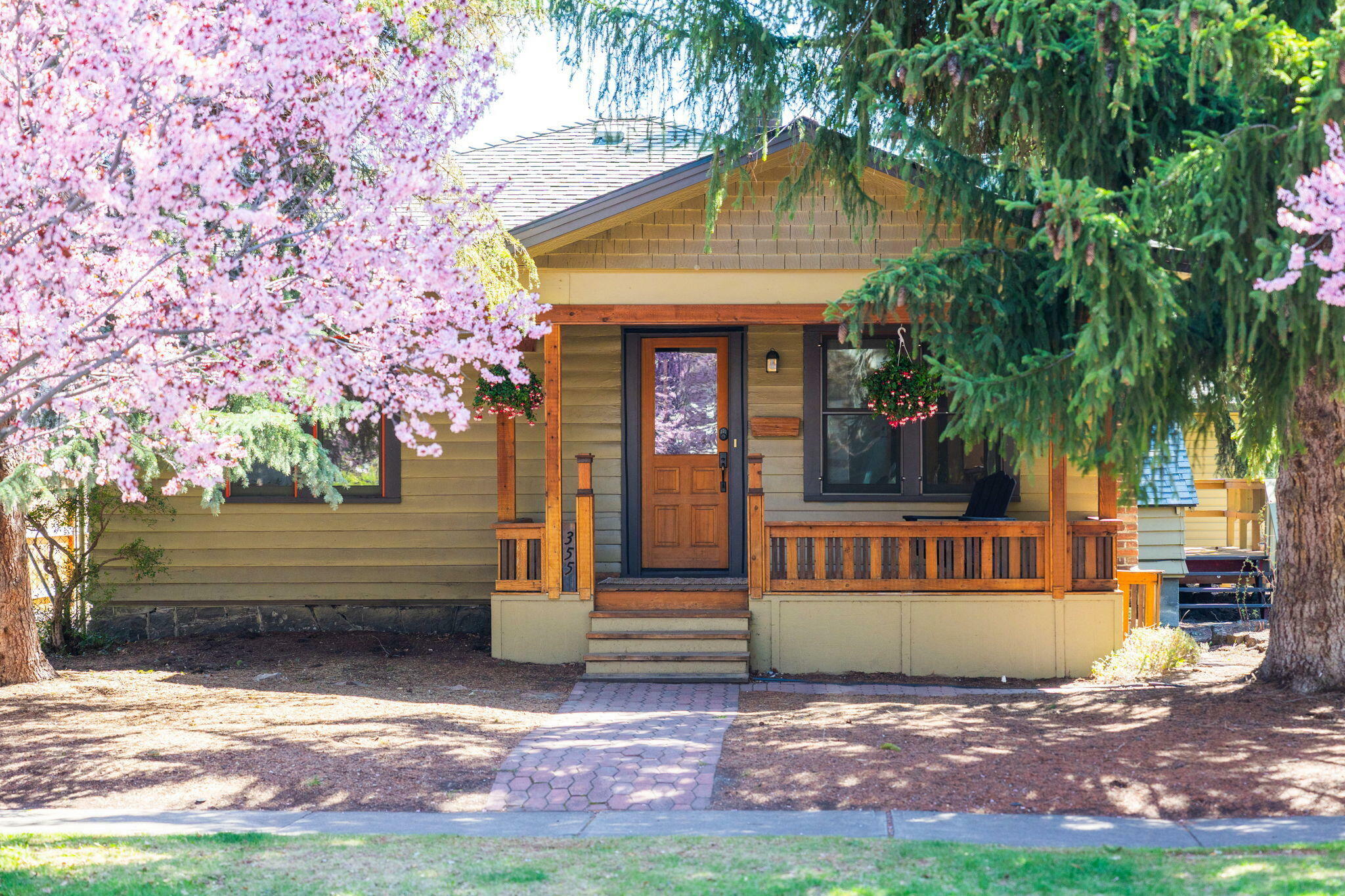 Property Photo: 355 NW Delaware Avenue OR 97703