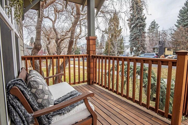 Property Photo:  1650 NW 5th Street  OR 97703 