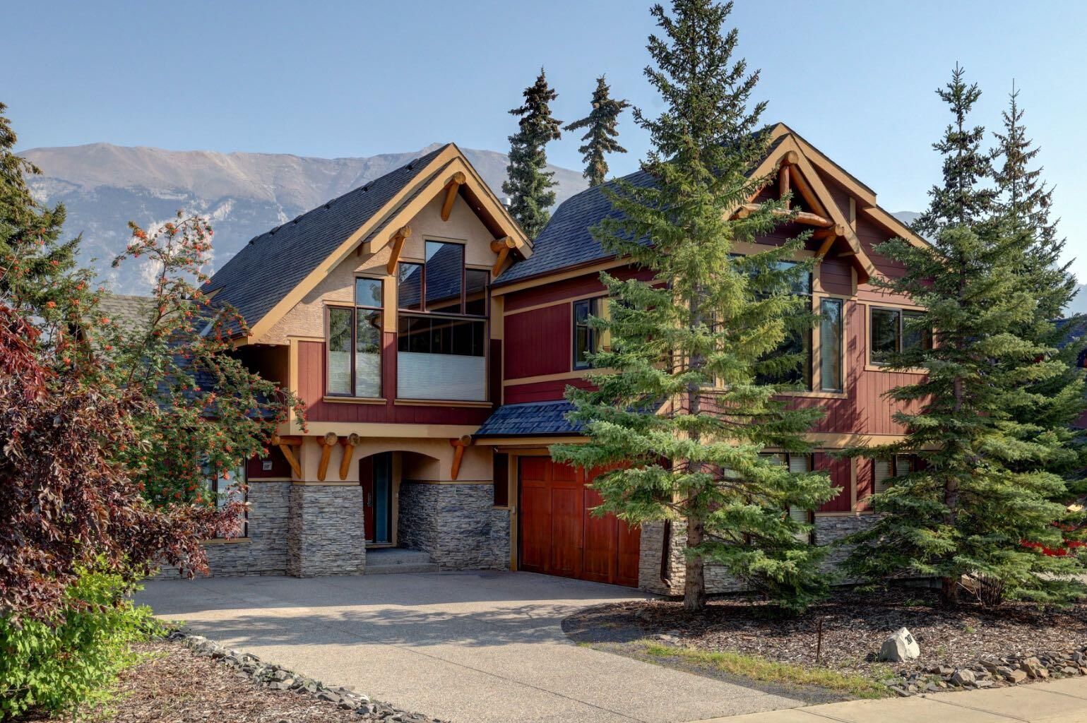 Property Photo: 207 Miskow Close AB T1W 3G7