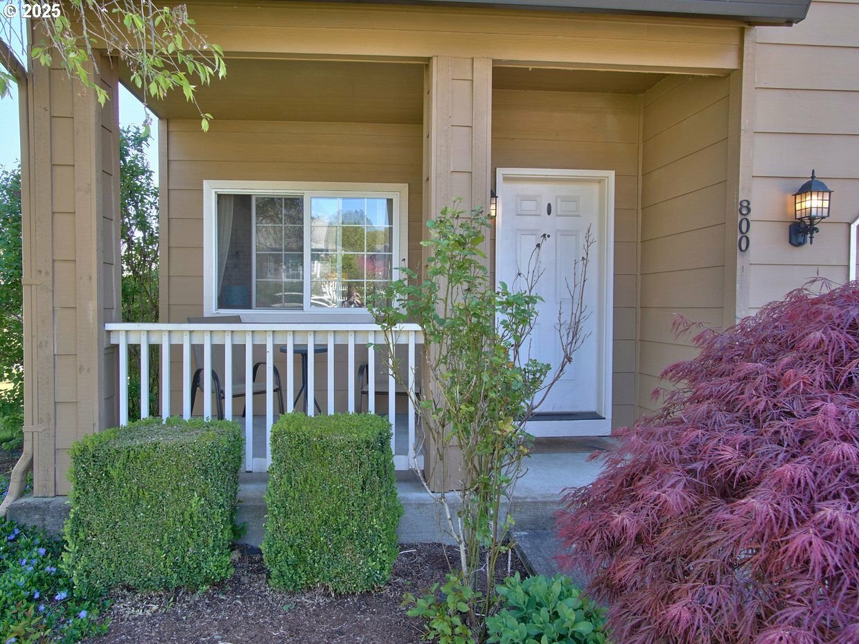 Property Photo: 800 NW Magnolia St WA 98607