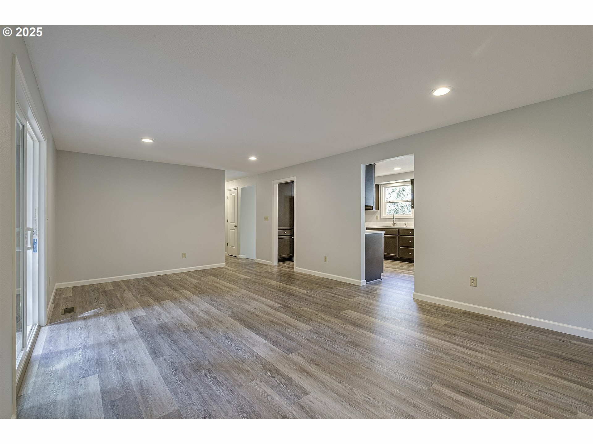 Property Photo: 1621 Heather Ln OR 97064