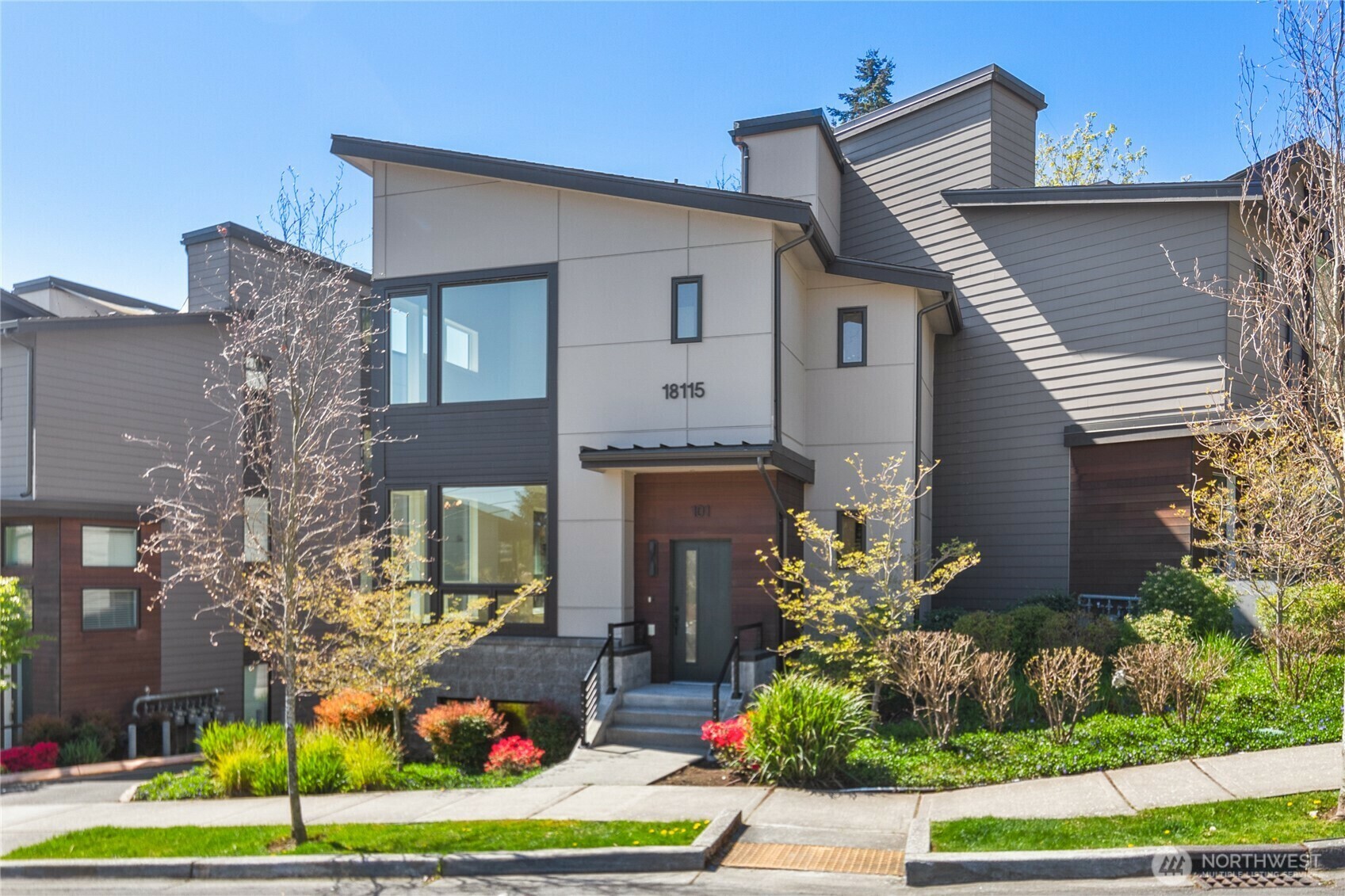 Property Photo: 18115 65th Avenue NE 101 WA 98028