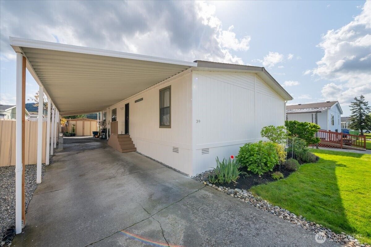 Property Photo: 1120 S 25th Street 39 WA 98274
