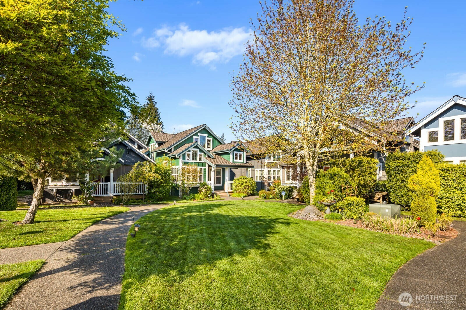 Property Photo:  1021 SE Everett Mall Way I  WA 98208 