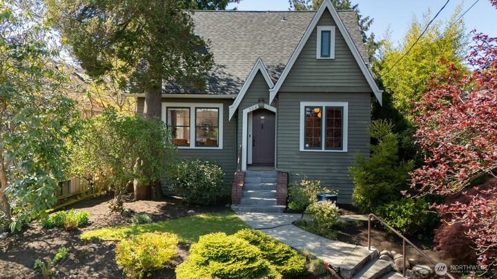 5045  38th Avenue NE  Seattle WA 98105 photo