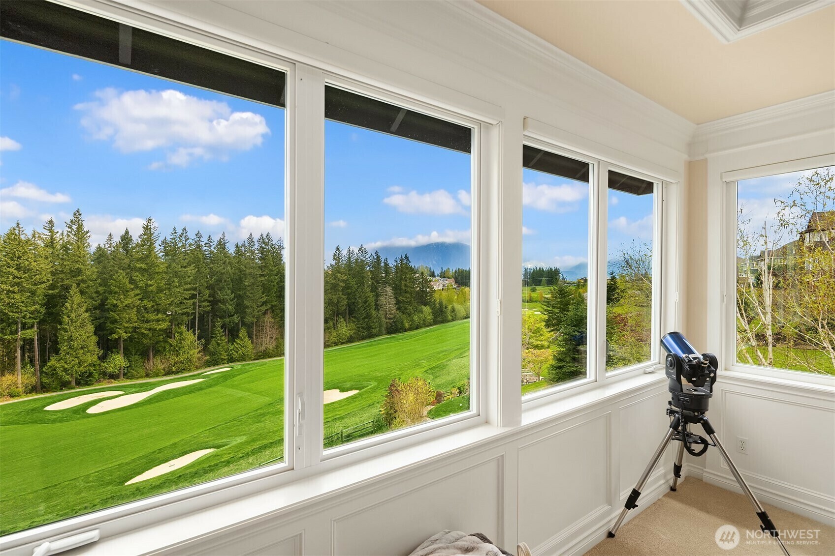 Property Photo: 6802 Cascade Avenue SE WA 98065