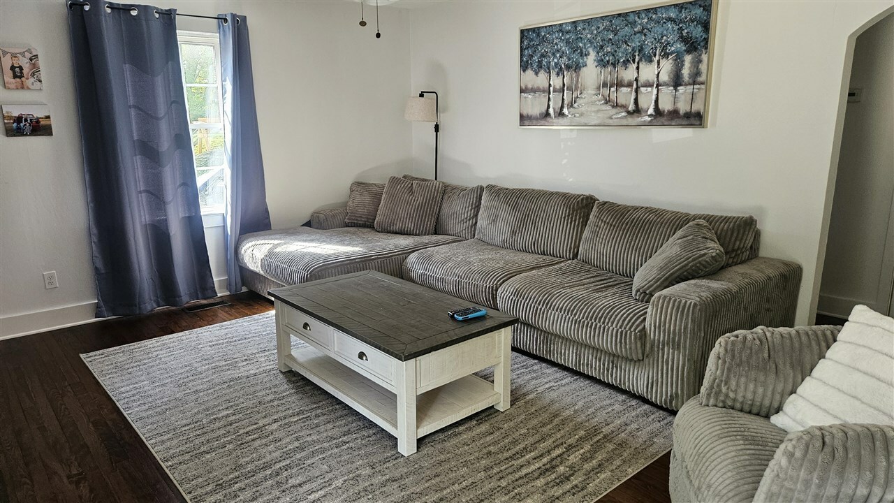 Property Photo: 902 E Duke Street KY 42127