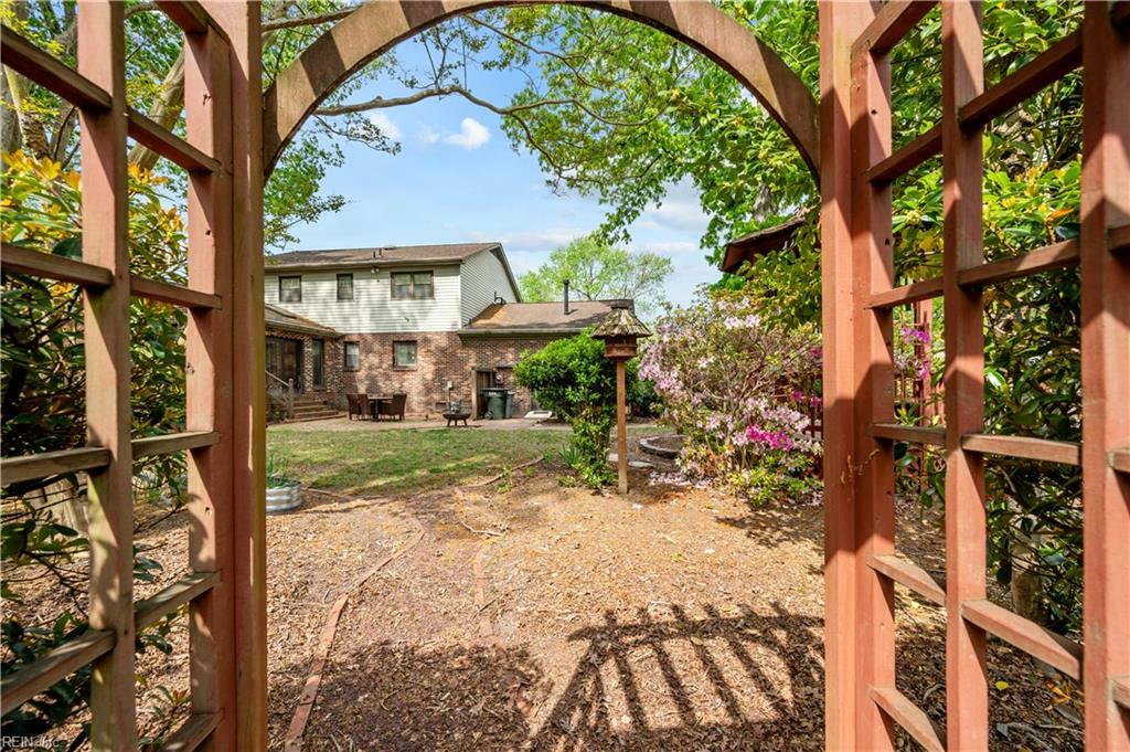 Property Photo:  504 Brafferton Cir  VA 23663 