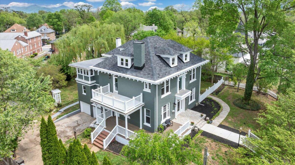 Property Photo: 1221 Wasena Ter SW VA 24016
