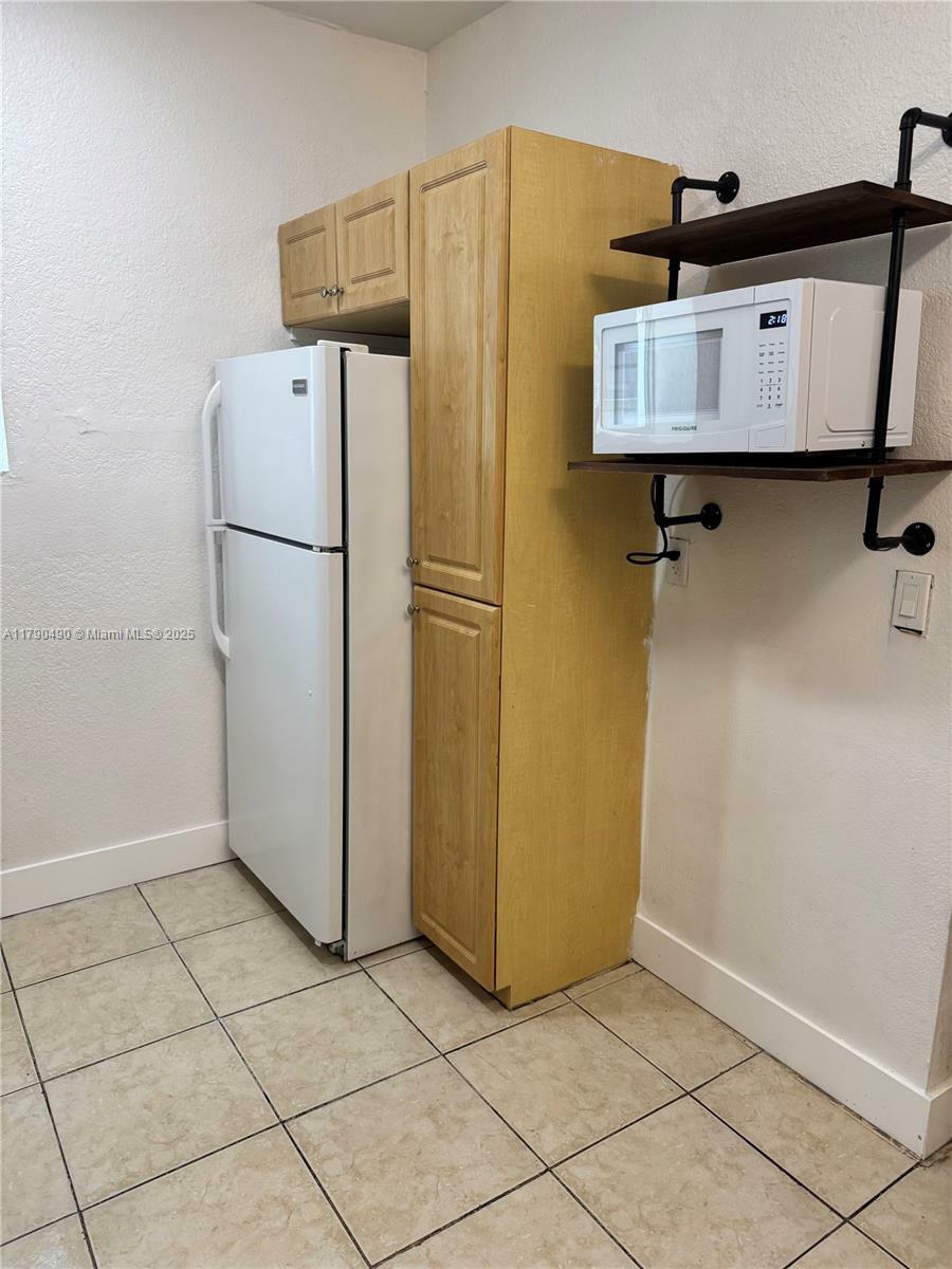 Property Photo: 1021 NW 3rd St 106 FL 33128