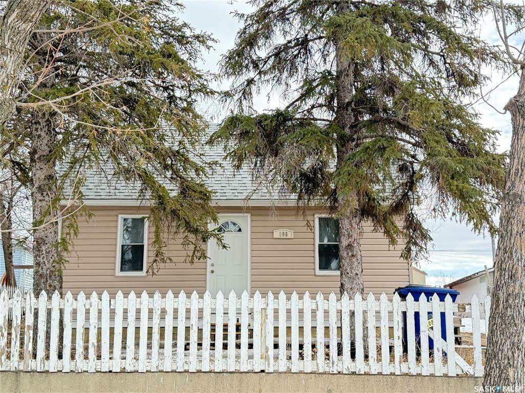 Property Photo: 108 4th Avenue SE SK S4H 1X6
