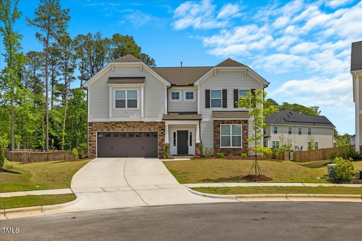 Property Photo: 1005 Whispering Creek Court NC 27545