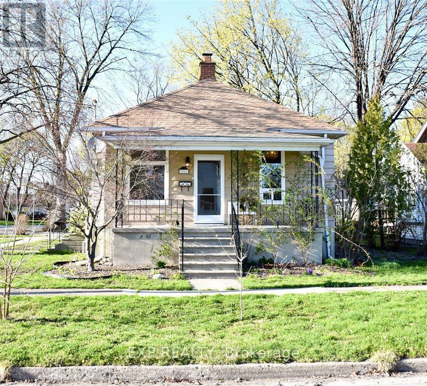Property Photo:  408 Cromwell Street  ON N7T 3Z1 