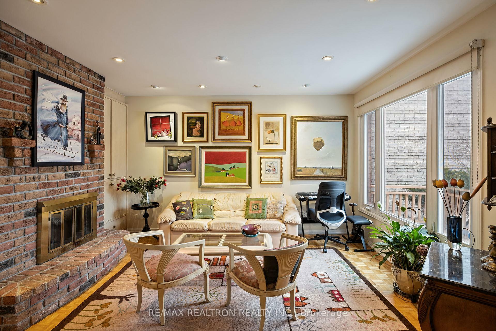 Photo de la propriété: 107 Ramblewood Lane ON L4J 6R2