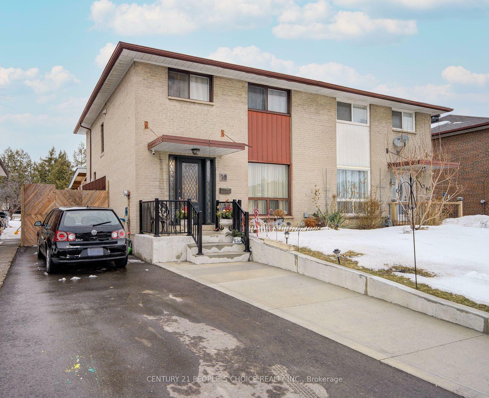 Photo de la propriété: 10 Lakeland Drive ON M9V 1M9