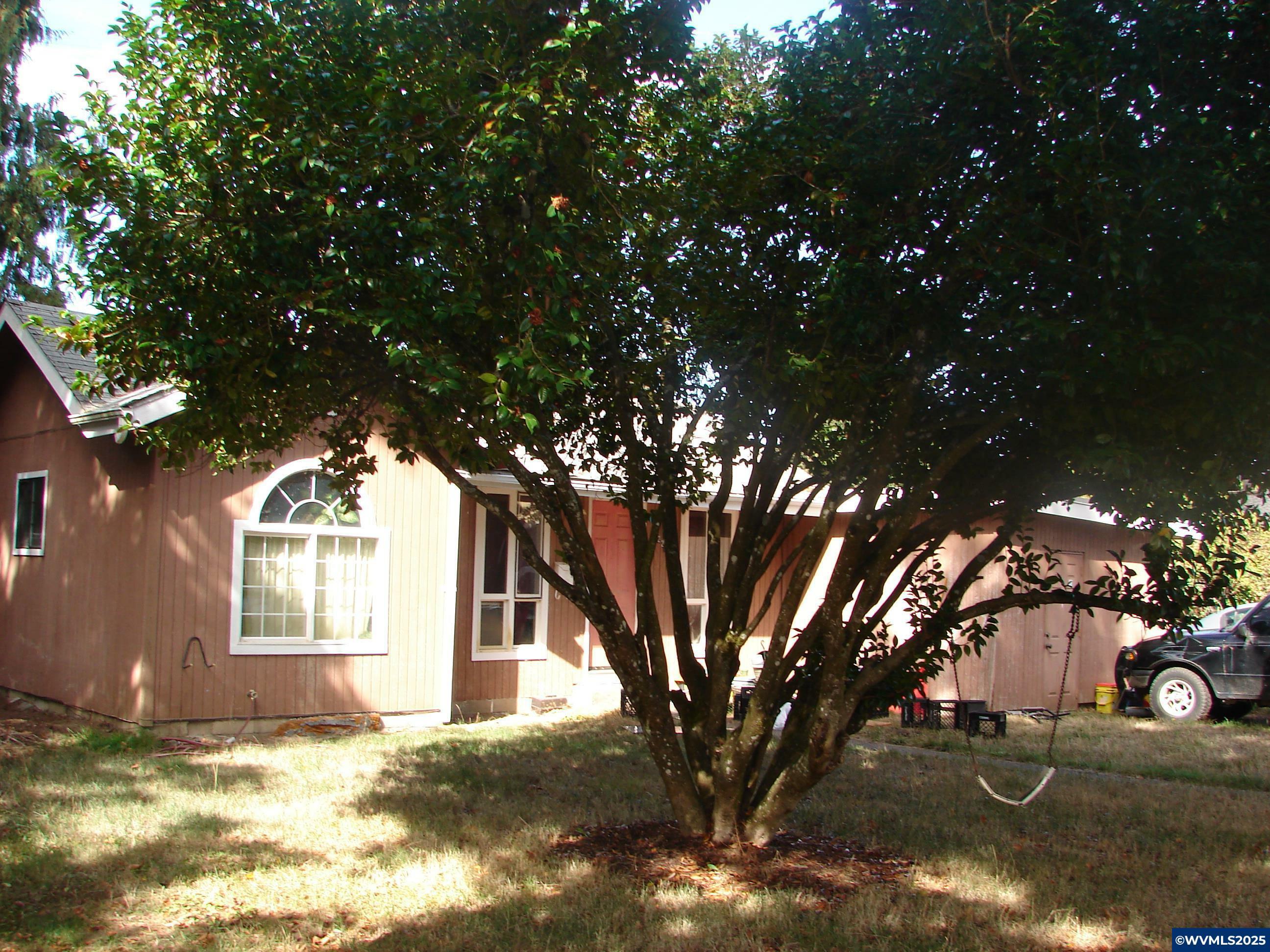 Property Photo: 2233 Maple Av OR 97301