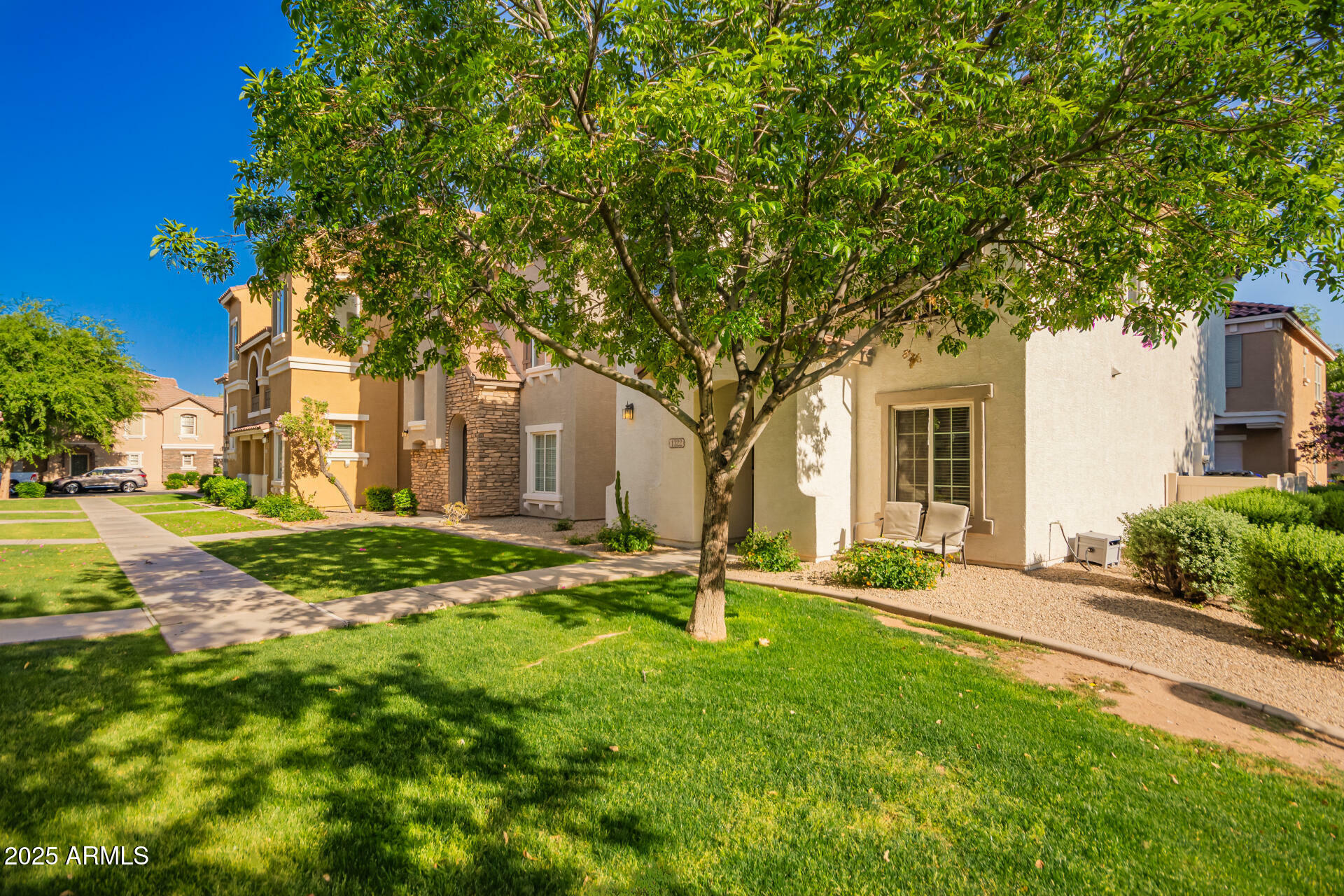 Property Photo: 1322 S Owl Drive AZ 85296