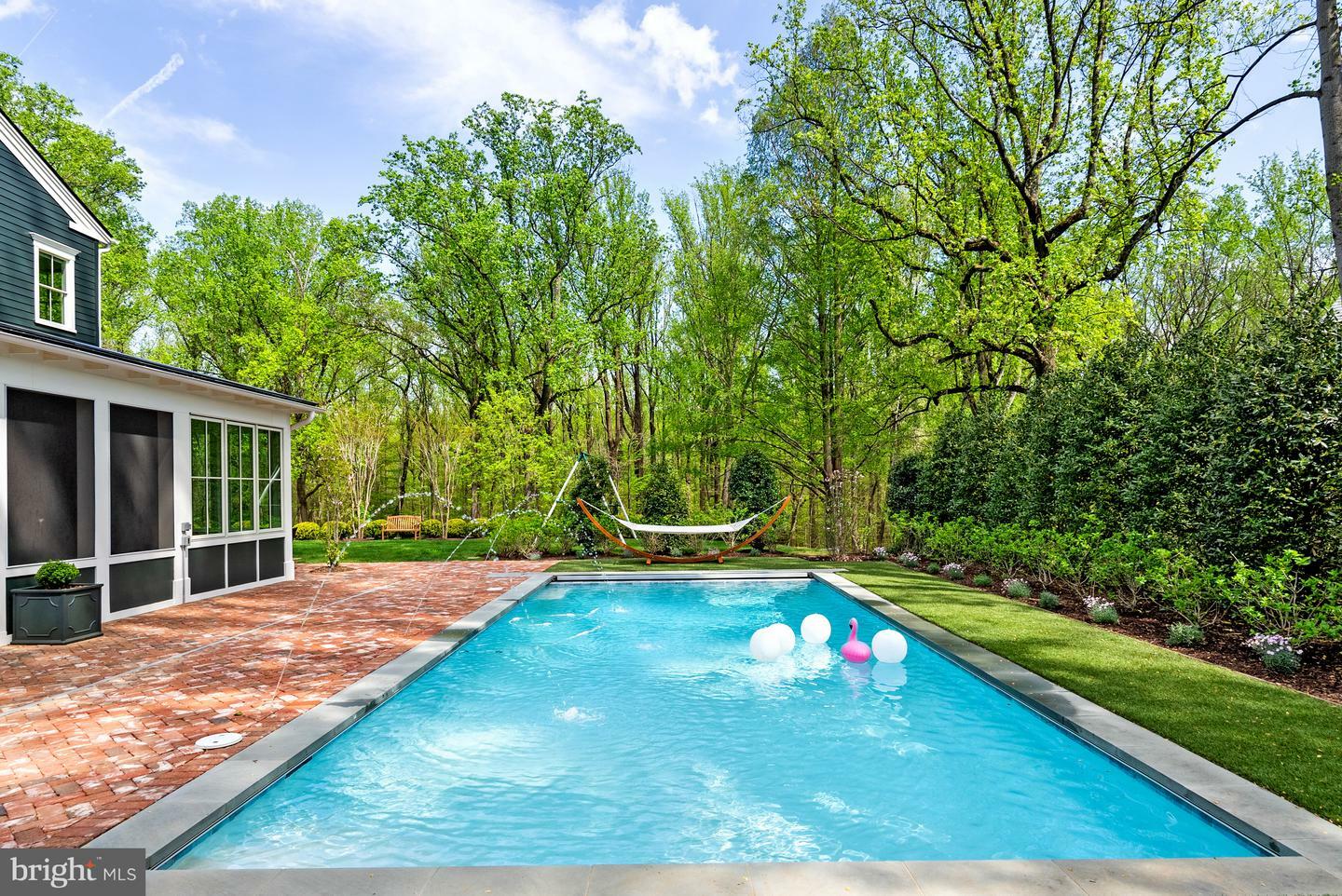Property Photo: 827 Turkey Run Road VA 22101