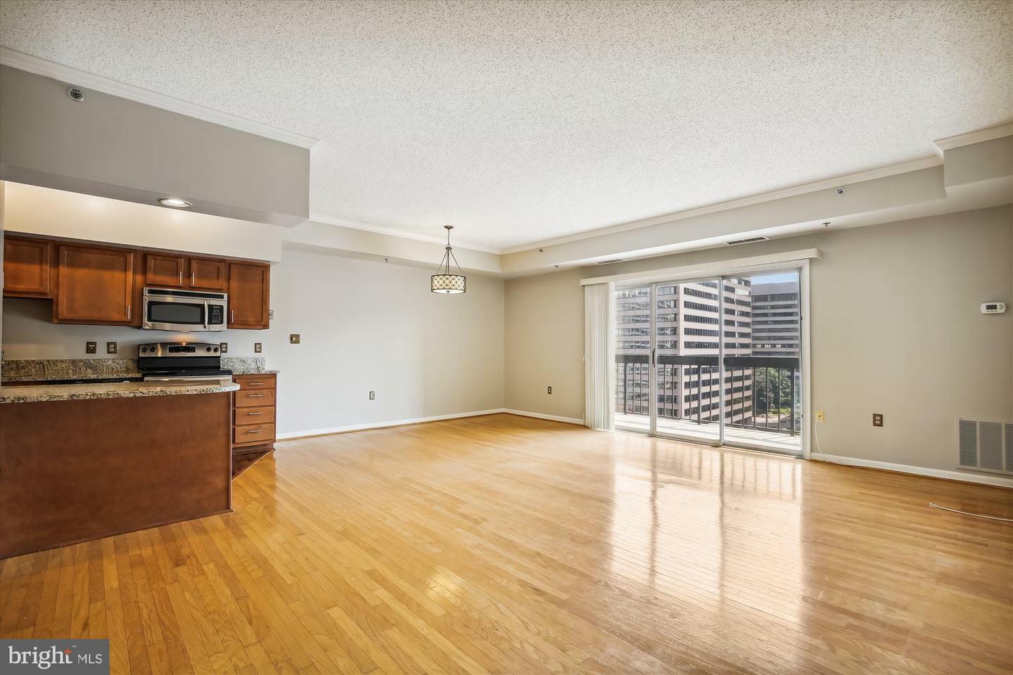 Property Photo: 1211 S Eads Street 904 VA 22202