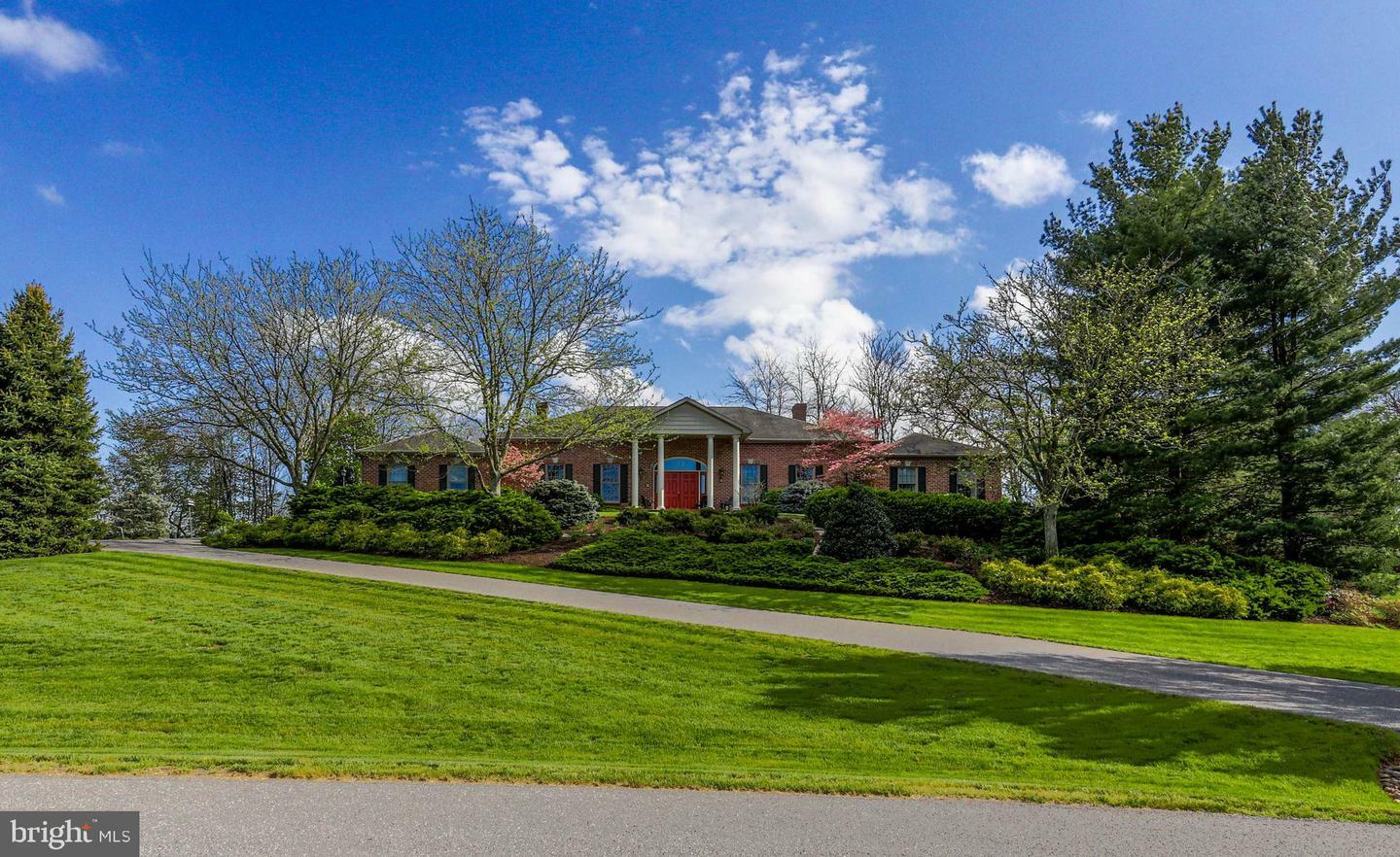 Property Photo: 1558 Hearthside Drive PA 17202