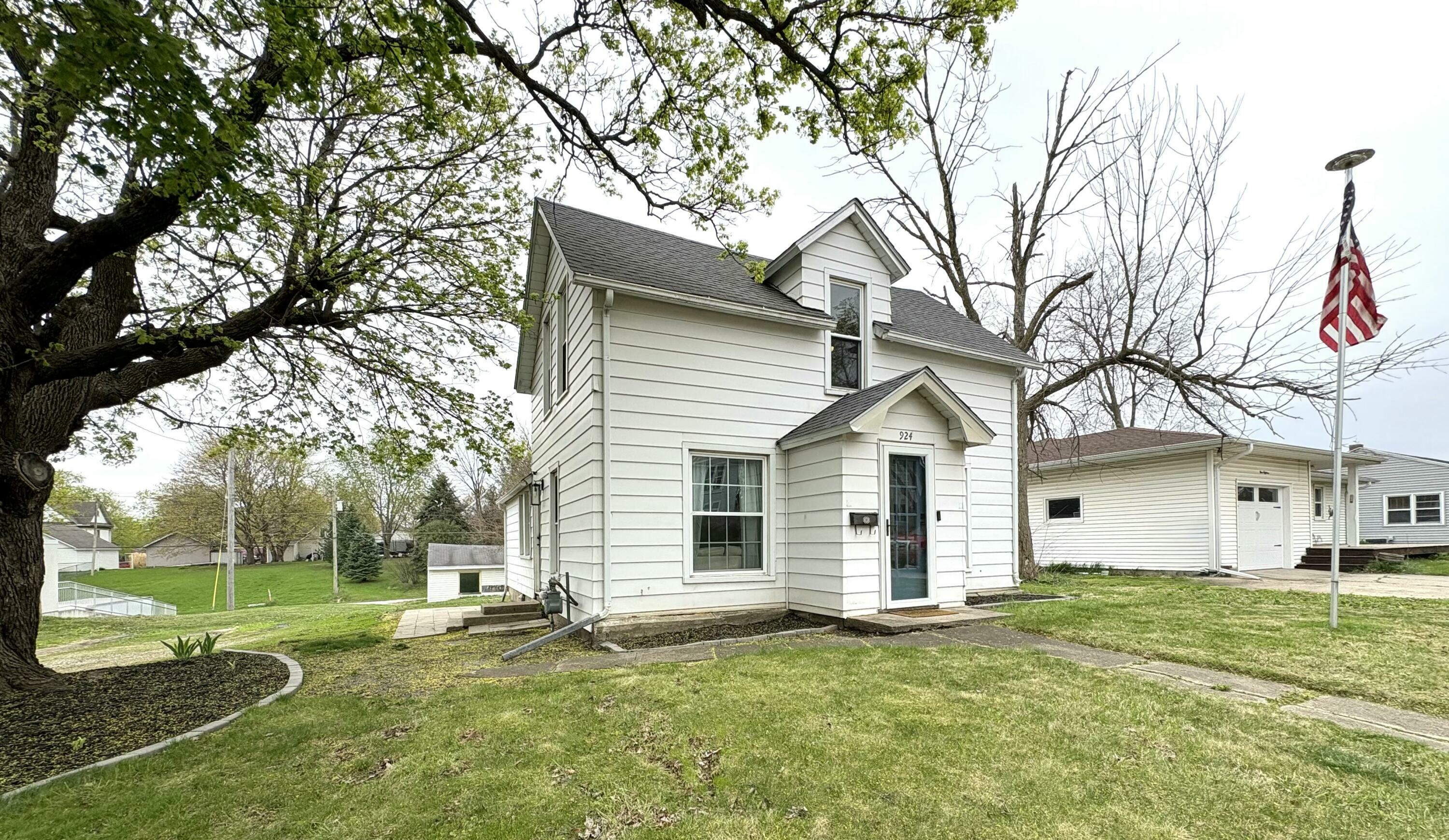 924 Broad Street  Story City IA 50248 photo