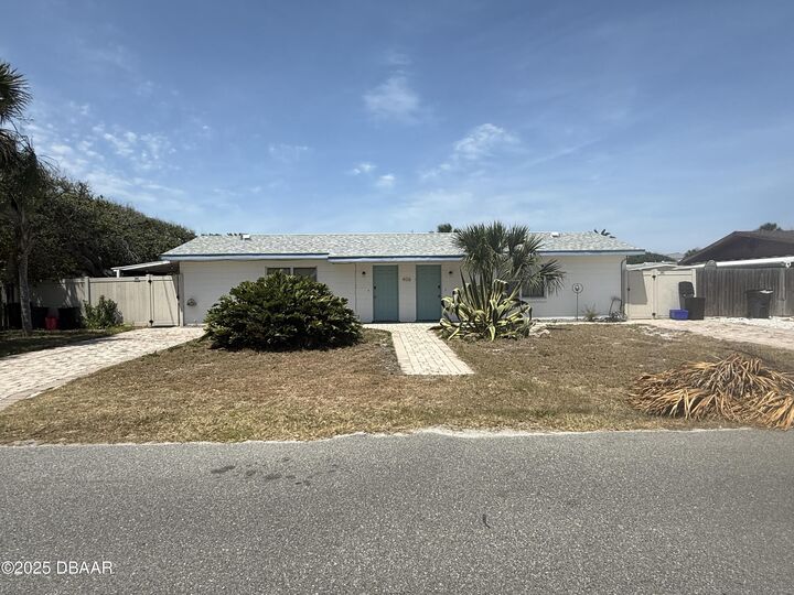 Property Photo: 406 Cedar Avenue FL 32169