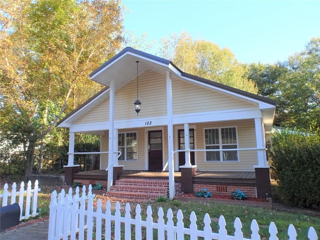 Property Photo: 122 Mandeville Avenue GA 30117