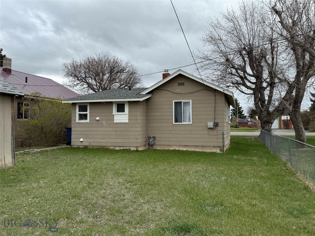 Property Photo: 212 W 5th Avenue MT 59011