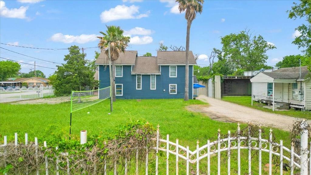 Property Photo: 1229 Evanston Street TX 77015