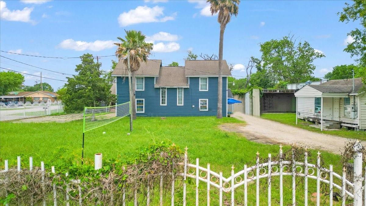 Property Photo: 1229 Evanston Street TX 77015
