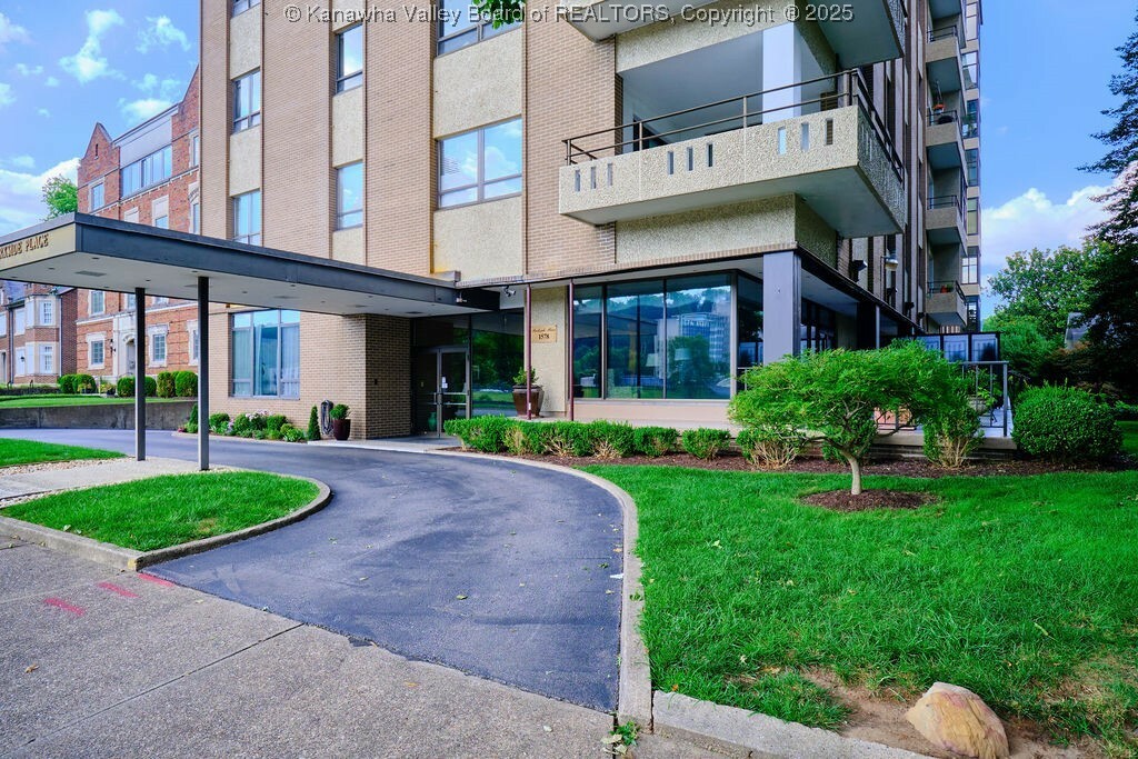 Property Photo: 1578 Kanawha Boulevard 7C WV 25311
