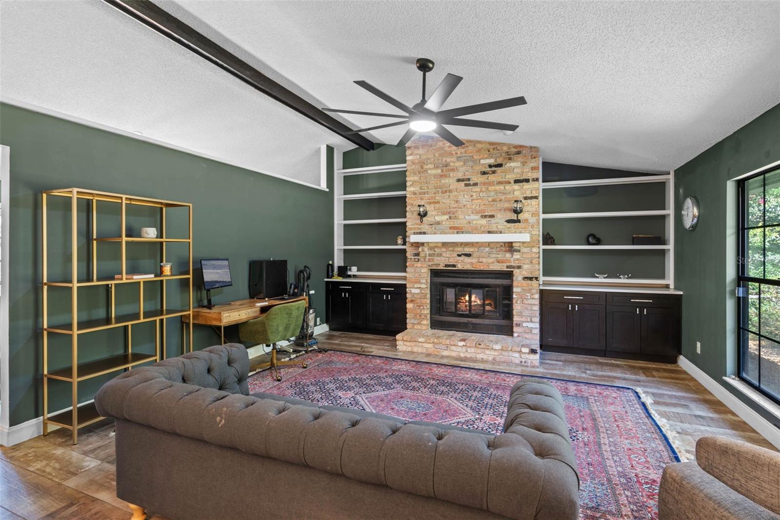 Property Photo: 203 E Greentree Lane FL 32746