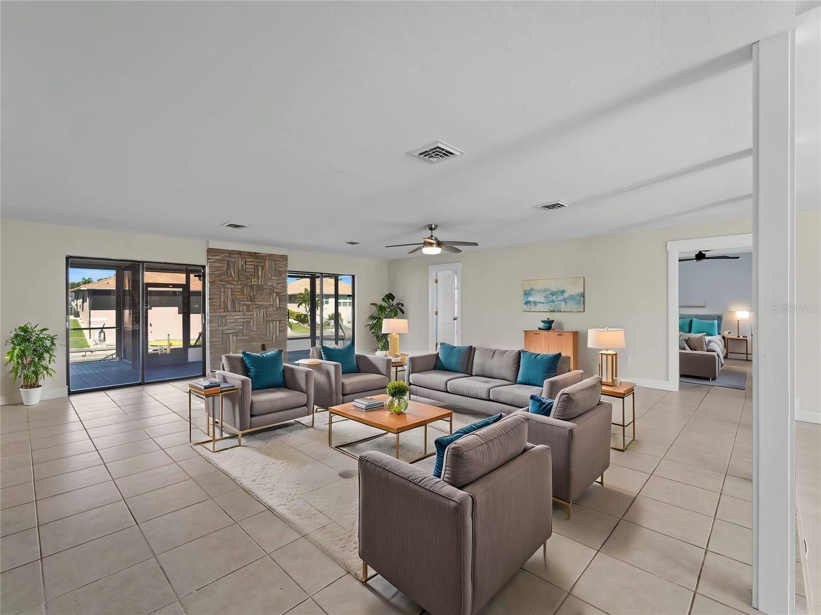 Property Photo: 318 Oakwood Circle FL 34223