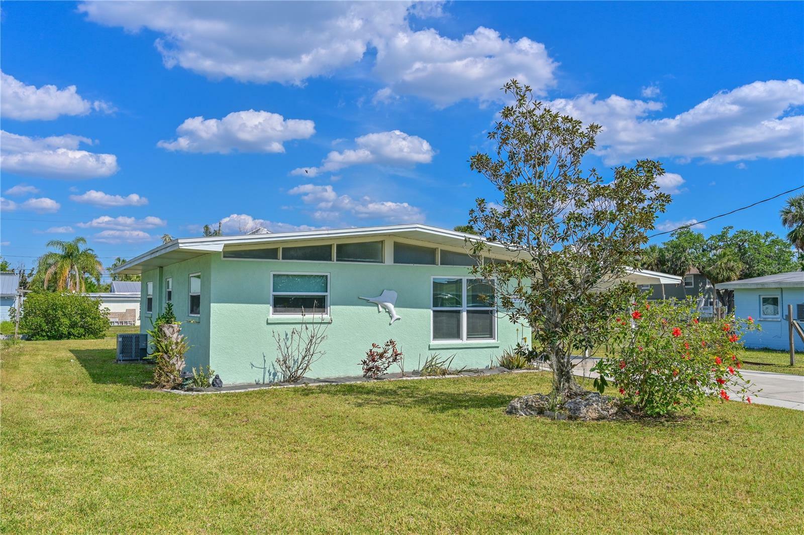 Property Photo: 612 Palm Avenue FL 34222