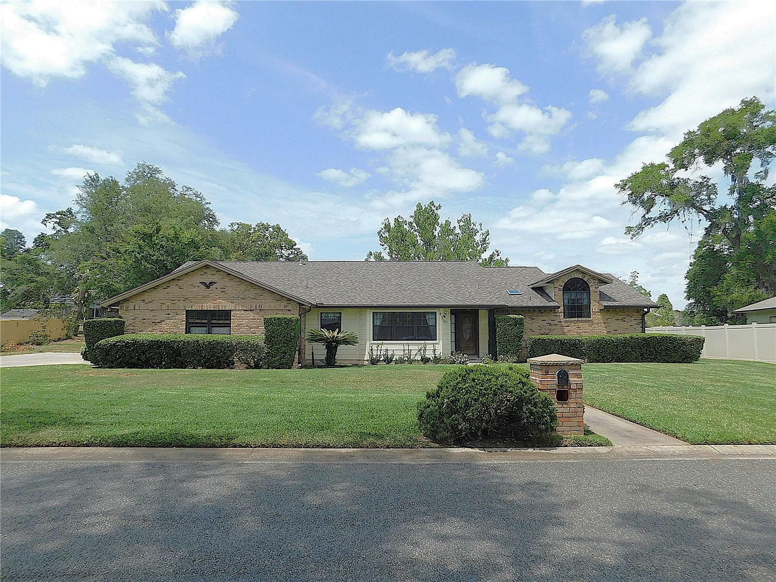 Property Photo:  2865 SE 37th Street  FL 34471 