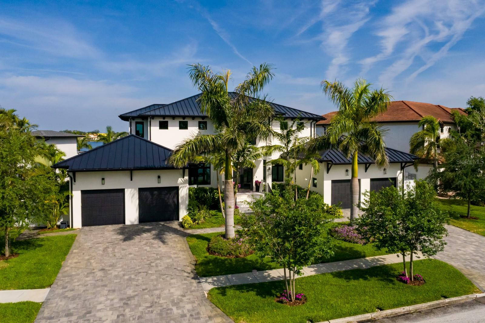 Property Photo: 389 Bayview Drive NE FL 33704