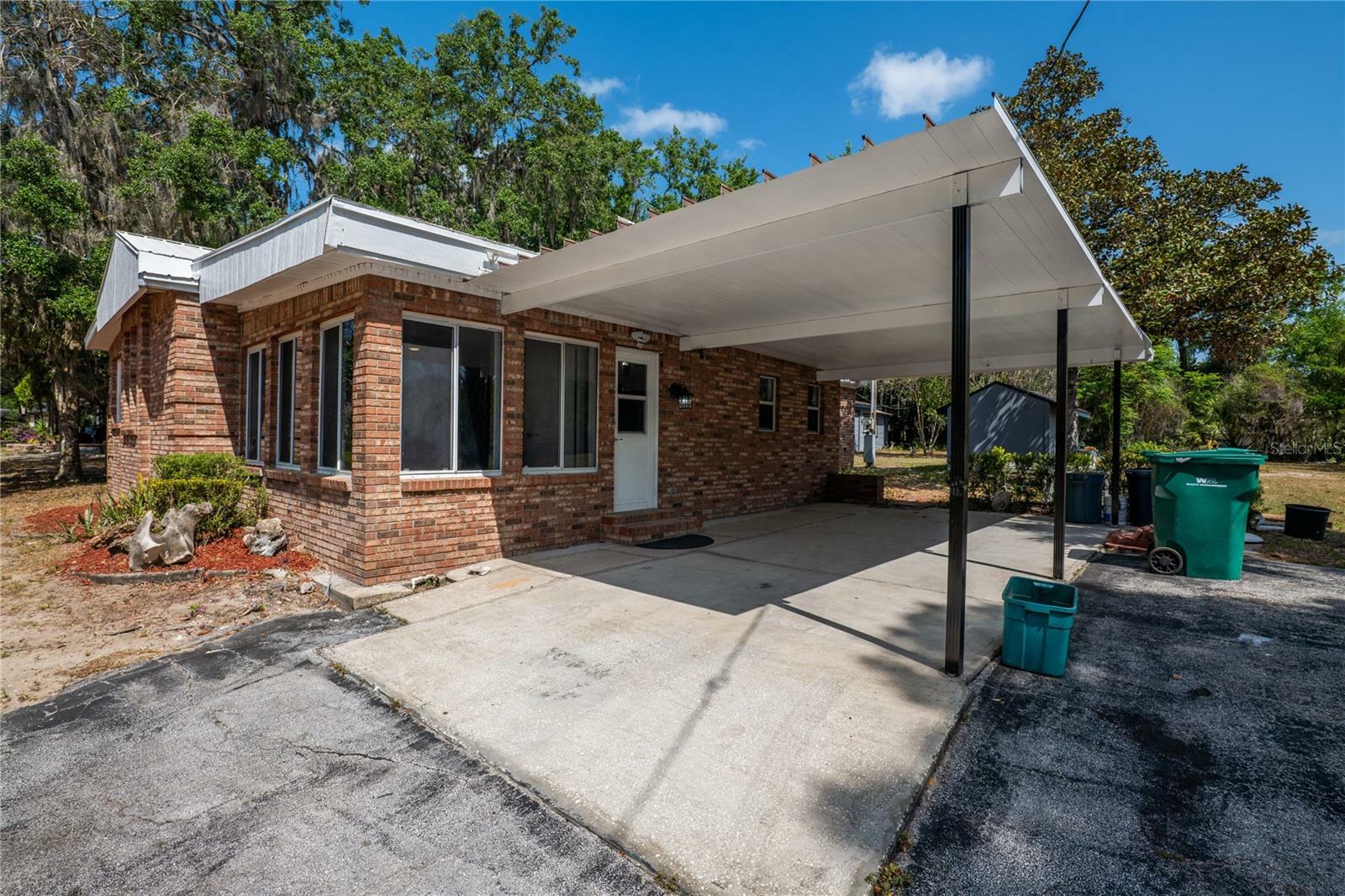Property Photo: 237 W McClendon Street FL 32159