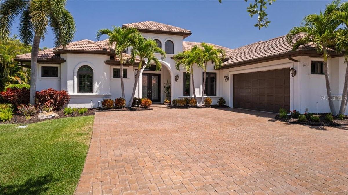 Property Photo: 11447 Savannah Lakes Drive FL 34219