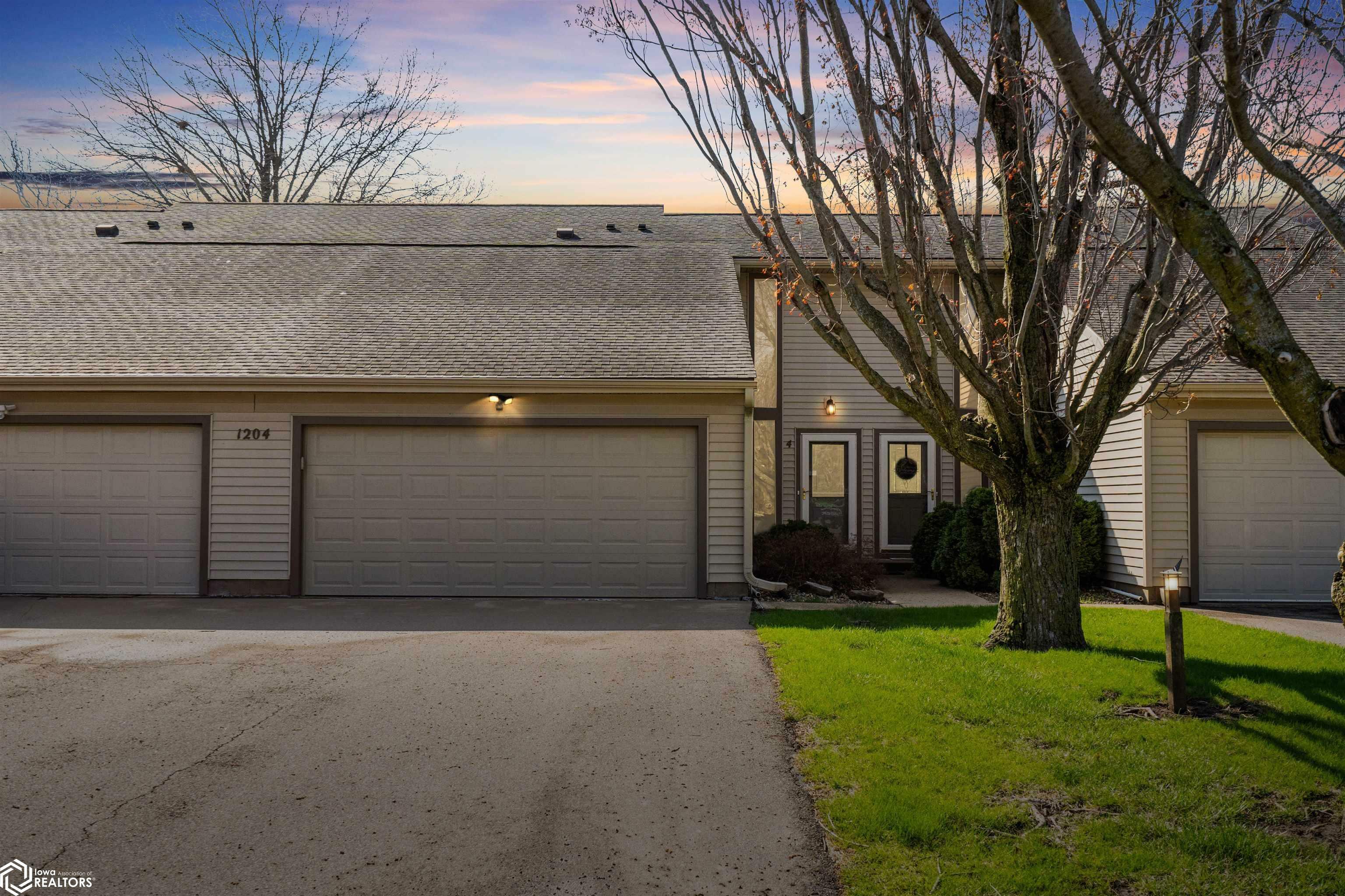 1204 (Unit 4) S 12th Street #4  Marshalltown IA 50158 photo