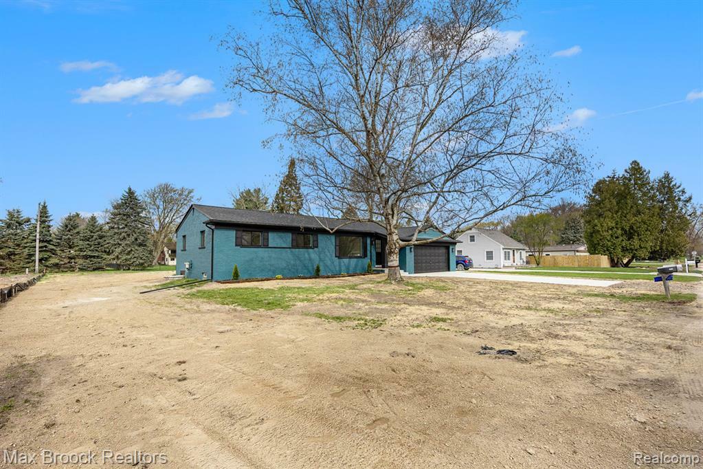 Property Photo: 38501 Winkler Street MI 48045 5371