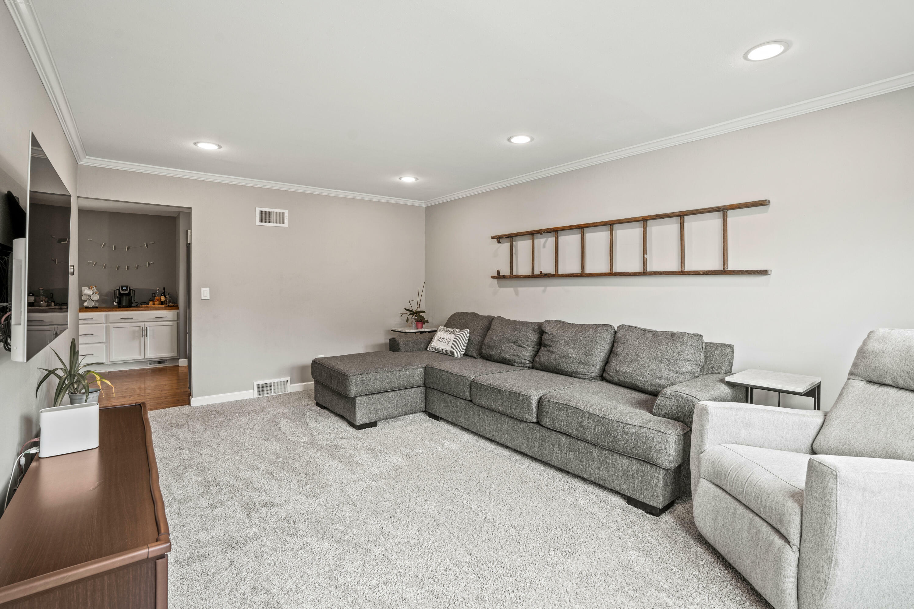 Property Photo:  1820 Blackhawk Dr  WI 53024 