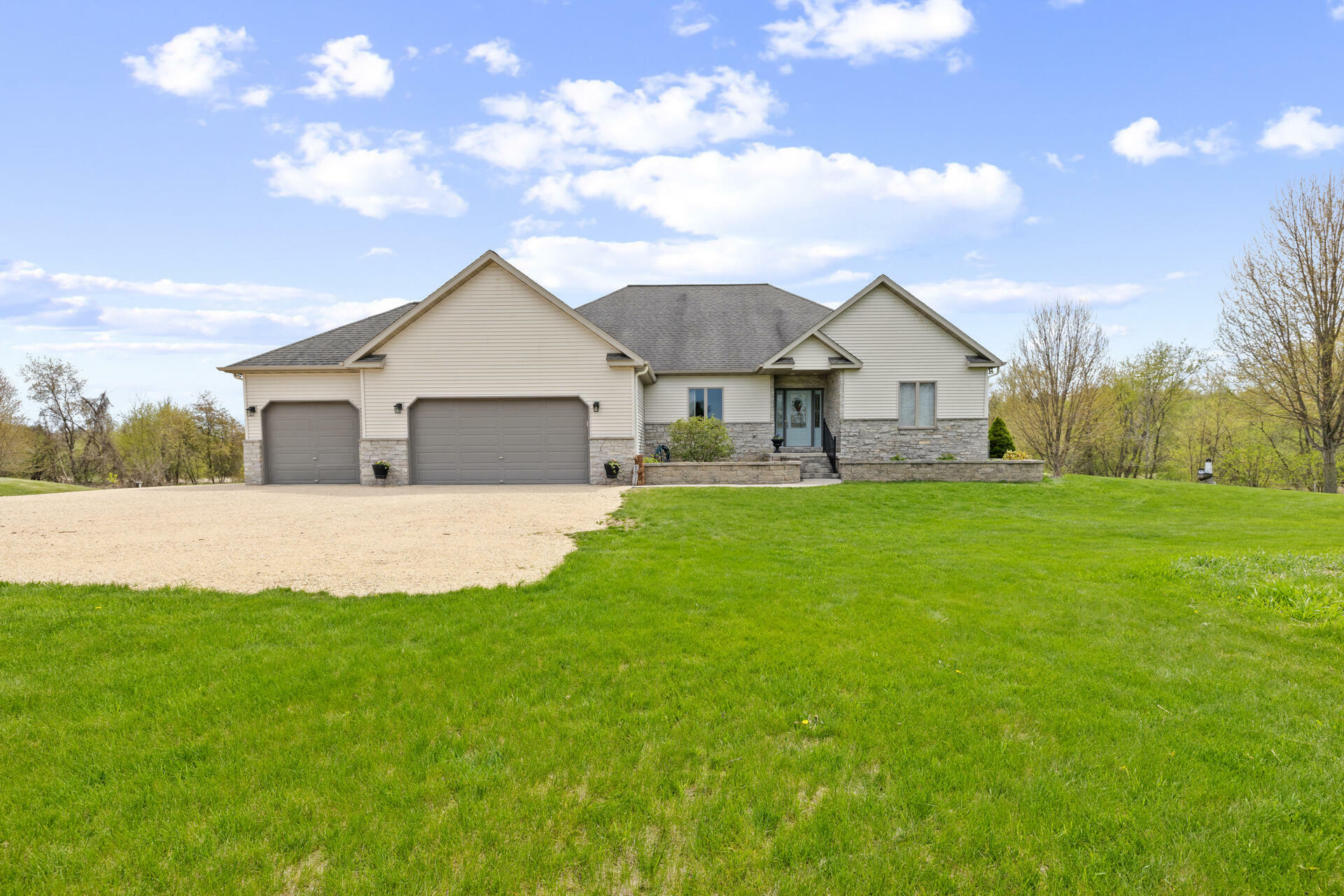 Property Photo: 3045 Newark Dr WI 53090